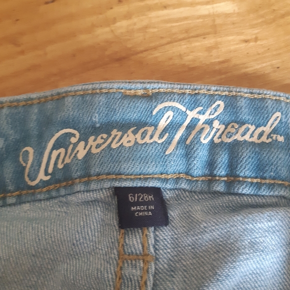 Universal thread, light wash mom jeans. - Picture 2 of 2
